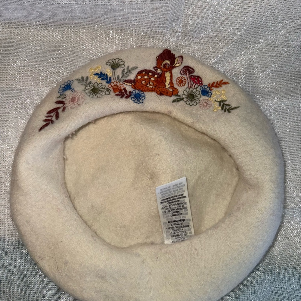 Embroidered White Kids Beret with Floral and Animal Design - Picture 4 of 6